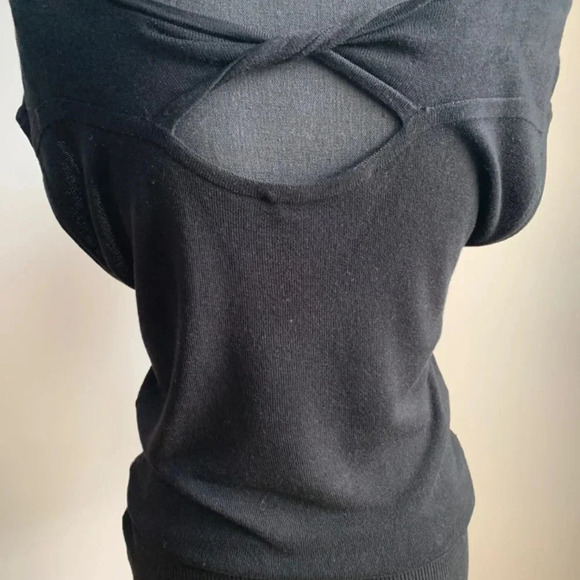 White House Black Market ‘Tres Jolie’ Knit Top - Picture 4 of 4